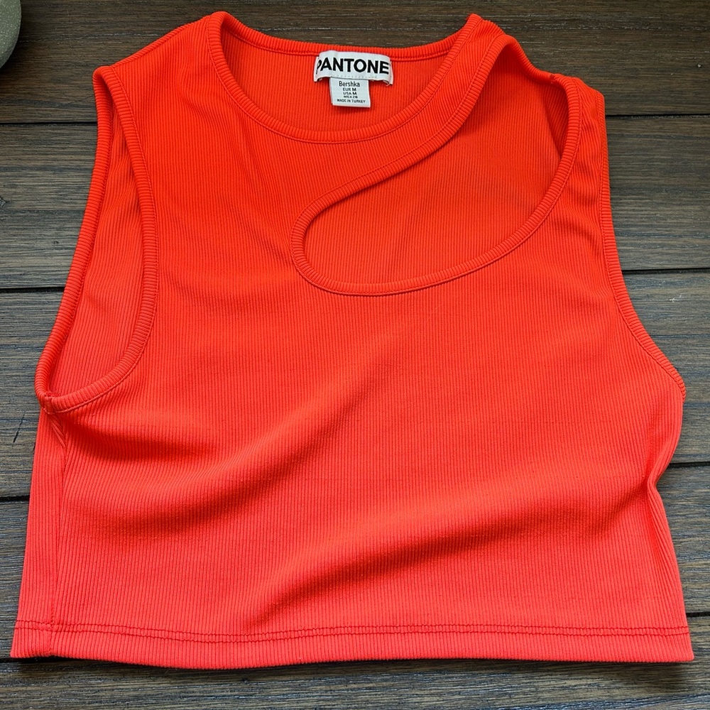 Cropped neon orange Pantone top